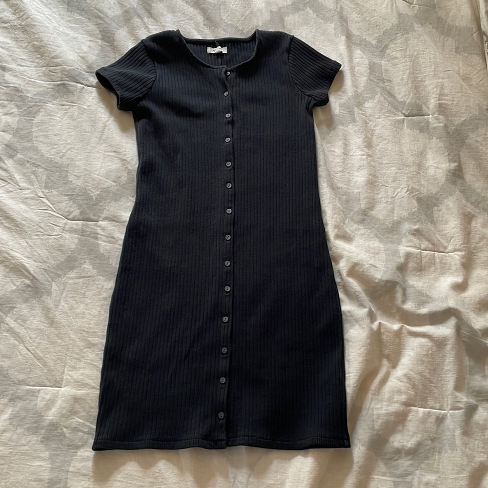 Reposting madewell black rib dress. Super cute sadly it doesn’t fit me.